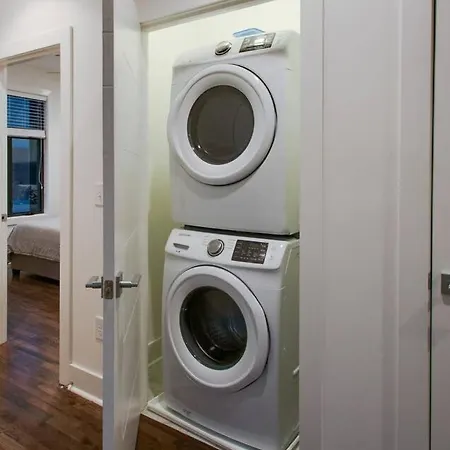 Modern 3br With Garage, Rooftop, Hot Neighborhood 10 Mins To Broadway, 24 Hour Hospitality Team, Perfect For Groups *