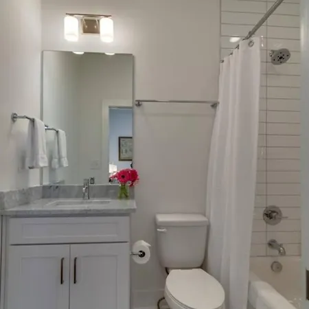 Holiday home 6 Bedroom Gulch Homes, Garages, Rooftops, Walk To Gulch 10 Mins To Broadway, 24 Hour Hospitality Team, Perfect For Groups Nashville