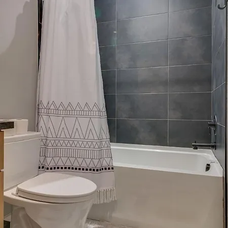 Holiday home Stylish 4bed Retreat With Rooftop, Garage, Peloton, Sleeps 12, Fire Table, Gourmet Kitchen, Cozy Living Space, Dedicated Parking, Near Distilleries, Marathon Village And Nightlife, Chic Skyline Views, 24 Hour Hospitality *
