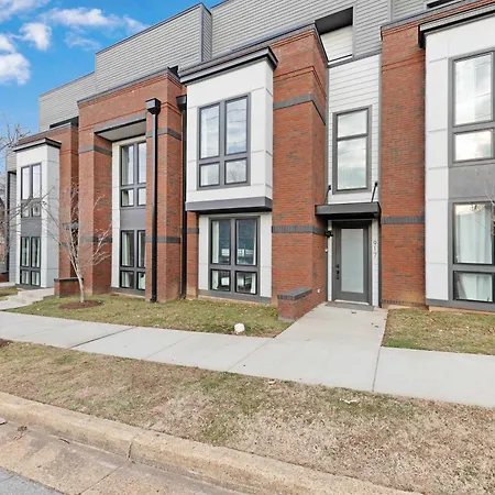 The Bluestem - Stylish Design, Rooftop With Firepit! * Nashville