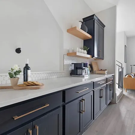 The Bluestem - Stylish Design, Rooftop With Firepit! Nashville