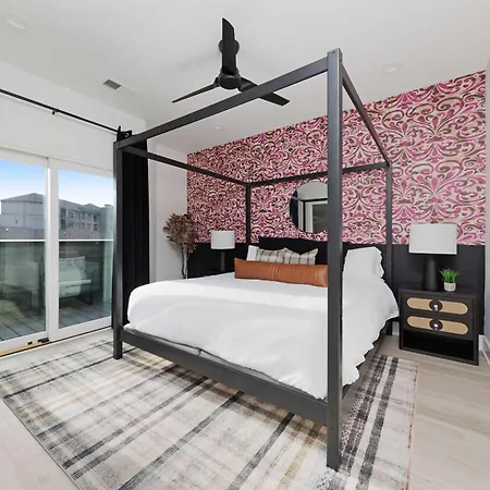 Holiday home The Bluestem - Stylish Design, Rooftop With Firepit! Nashville