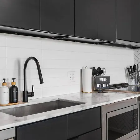 Luxury Riverview With Patio Walk To Broadway Holiday home