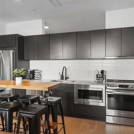 Luxury Riverview With Patio Walk To Broadway Holiday home *