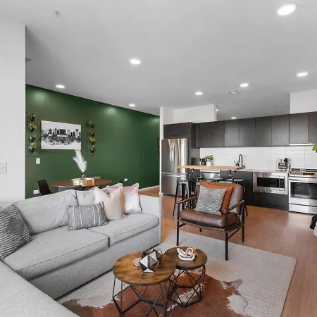 Luxury Riverview With Patio Walk To Broadway Holiday home *