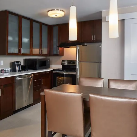Hotel By Marriott Downtown/convention Center 3*