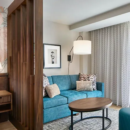 By Marriott Downtown/convention Center Hotel 3*