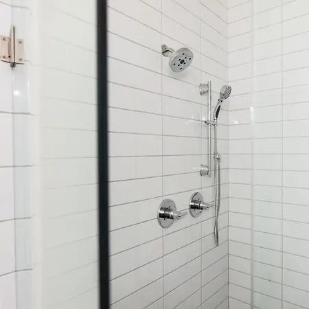 Holiday home Luxury Hillsboro Village Rooftop Retreat Sleep 12 W Chef S Kitchen Smart Tvs & Garage Walk To Vanderbilt Pancake Pantry & Boutique Shopping Minutes To Broadway 12 South & The Parthenon 24 7 Hospitality *
