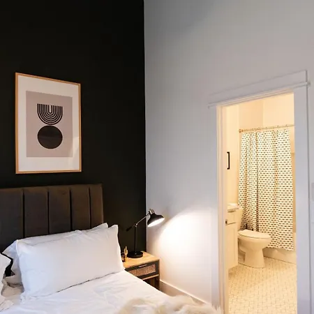 Luxury Hillsboro Village Rooftop Retreat Sleep 12 W Chef S Kitchen Smart Tvs & Garage Walk To Vanderbilt Pancake Pantry & Boutique Shopping Minutes To Broadway 12 South & The Parthenon 24 7 Hospitality Nashville