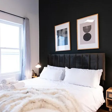 Holiday home Luxury Hillsboro Village Rooftop Retreat Sleep 12 W Chef S Kitchen Smart Tvs & Garage Walk To Vanderbilt Pancake Pantry & Boutique Shopping Minutes To Broadway 12 South & The Parthenon 24 7 Hospitality Nashville
