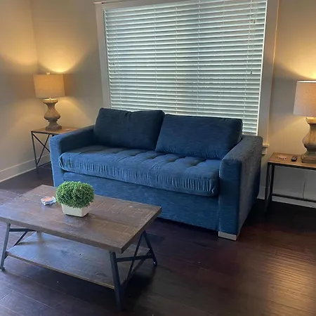 Spacious 4 King Belmont 2 Living Walk To Belmont & Vanderbilt Large Dining Table Smart Tvs Parking 24 Hr Hospitality Near Music Row & The Gulch 2 Miles To Broadway Nashville
