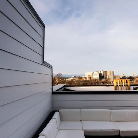 Luxe Hillsboro Village Homes For 24 With 4 Patios, Rooftops And Garage Parking, Gourmet Kitchens And Smart Tvs, Walk To Vanderbilt, Pancake Pantry And Fido, 24hr Hospitality, 10 Min To Broadway And The Parthenon