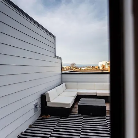 Hillsboro Village Retreat Garage Rooftop Deck Sleeps 12 Sophisticated Open Living & Gourmet Kitchen Smart Tvs Pet-friendly W Private Garage Walk To Vanderbilt Minutes To 12 South & Broadway 24 7 Hospitality