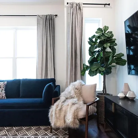 Hillsboro Village Retreat Garage Rooftop Deck Sleeps 12 Sophisticated Open Living & Gourmet Kitchen Smart Tvs Pet-friendly W Private Garage Walk To Vanderbilt Minutes To 12 South & Broadway 24 7 Hospitality Holiday home *
