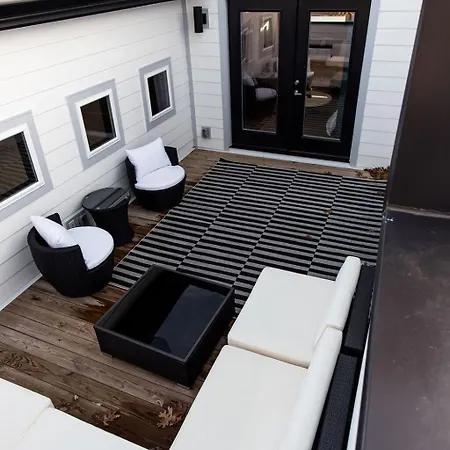 Hillsboro Village Retreat Garage Rooftop Deck Sleeps 12 Sophisticated Open Living & Gourmet Kitchen Smart Tvs Pet-friendly W Private Garage Walk To Vanderbilt Minutes To 12 South & Broadway 24 7 Hospitality Holiday home