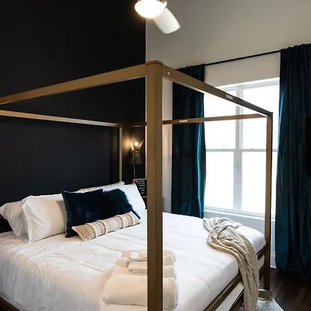 Hillsboro Village Retreat Garage Rooftop Deck Sleeps 12 Sophisticated Open Living & Gourmet Kitchen Smart Tvs Pet-friendly W Private Garage Walk To Vanderbilt Minutes To 12 South & Broadway 24 7 Hospitality * Nashville