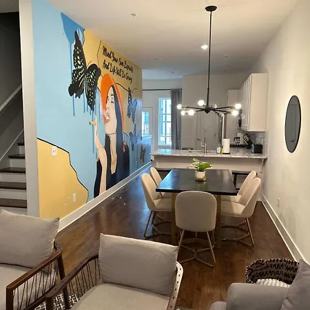 Holiday home Hillsboro Village Retreat Garage Rooftop Deck Sleeps 12 Sophisticated Open Living & Gourmet Kitchen Smart Tvs Pet-friendly W Private Garage Walk To Vanderbilt Minutes To 12 South & Broadway 24 7 Hospitality *