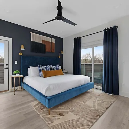 The Iris - Walk To Dining And Nightlife Rooftop! Holiday home
