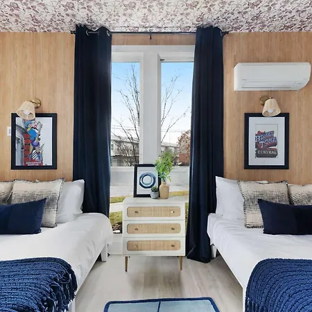 Holiday home The Iris - Walk To Dining And Nightlife Rooftop!
