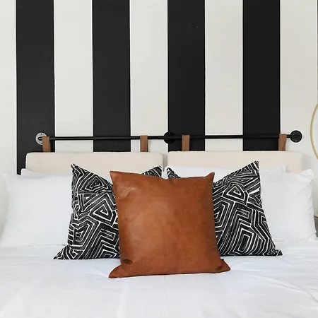 Holiday home The Azalea - Walk To Dining & Nightlife, Rooftop! *