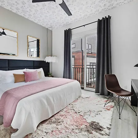 Holiday home The Azalea - Walk To Dining & Nightlife, Rooftop! *