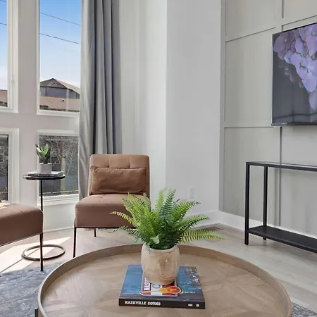 Holiday home The Azalea - Walk To Dining & Nightlife, Rooftop!