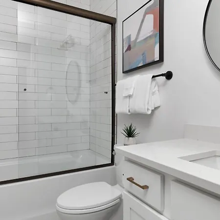 Holiday home The Camellia - Rooftop Patio & Dog Friendly! Nashville