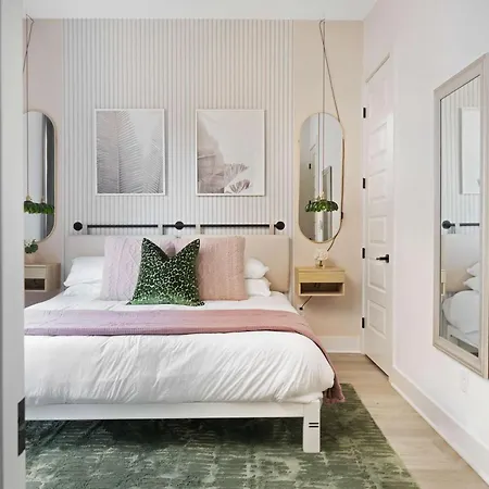 The Camellia - Rooftop Patio & Dog Friendly!
