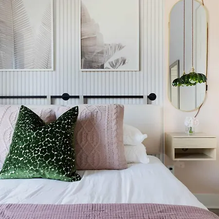 The Camellia - Rooftop Patio & Dog Friendly! Holiday home *