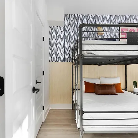 Holiday home The Aster - Rooftop Patio 2 Miles To Broadway