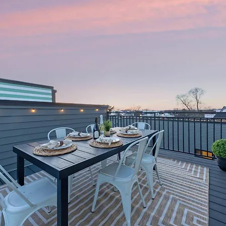 The Bluestem - Stylish Design, Rooftop With Firepit! *