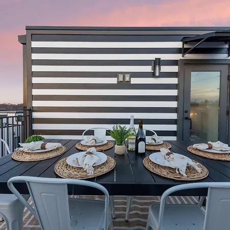 Holiday home The Bluestem - Stylish Design, Rooftop With Firepit! Nashville