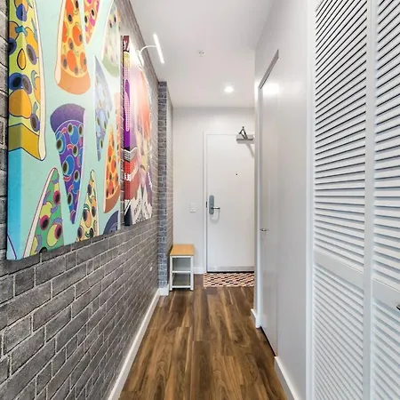 Apartment The Urban Kaleidoscope Downtown *
