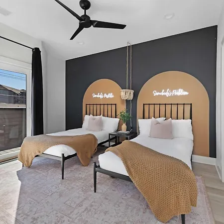 The Sunflower - Mins To Broadway And Rooftop Patio! * Nashville