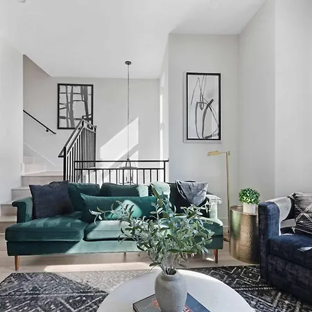 The Sunflower - Mins To Broadway And Rooftop Patio!