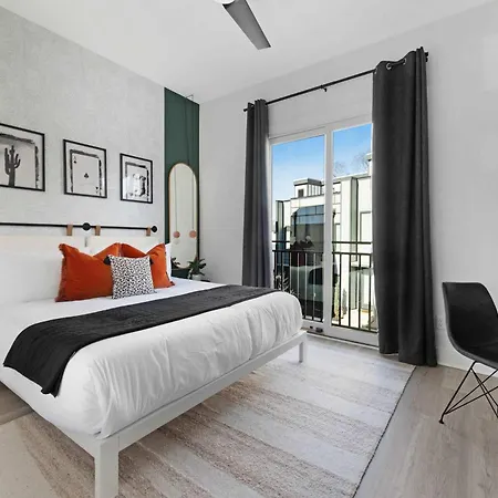 The Sunflower - Mins To Broadway And Rooftop Patio! Holiday home