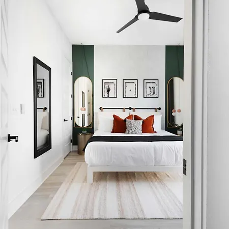 Holiday home The Sunflower - Mins To Broadway And Rooftop Patio! *