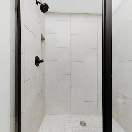 The Sunflower - Mins To Broadway And Rooftop Patio! Holiday home