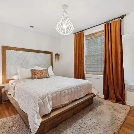 Vibey Unit In Duplex Nashville