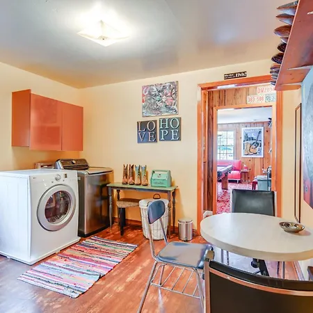 6 Mi To Downtown: 70s-themed In Nashville! Holiday home Nashville