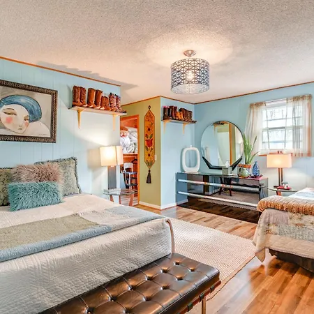 6 Mi To Downtown: 70s-themed In Nashville! Holiday home Nashville