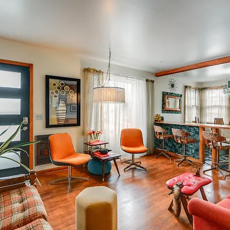 Holiday home 6 Mi To Downtown: 70s-themed In Nashville! Nashville