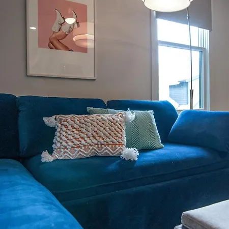 Townhouse - Walk To Food, Near Downtown! *