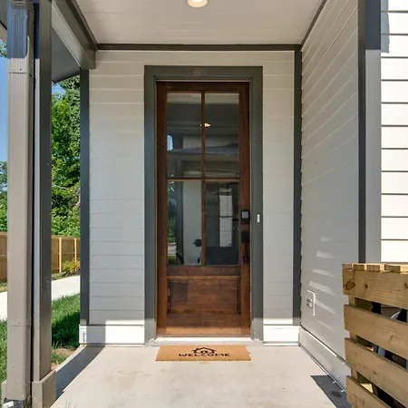 Stylish East Nash Townhouse, Walk To Favorite Eats, Cozy Den, Workspace, Smart Tvs And Fast Wifi, Full Kitchen, Garage And 24 Hr Hospitality, Near Mas Tacos, Rosepepper And Five Points, 10 Min To Broadway *
