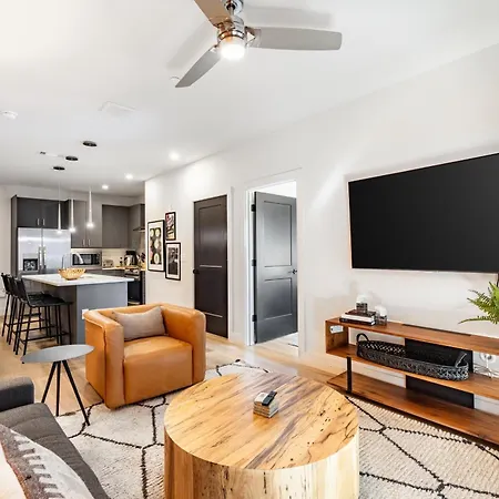 Holiday home Prime Walkable Midtown Location Pool Gym Outlaws Den By Avantstay Nashville