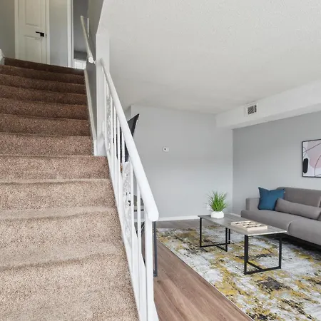 Apartment Brentwood U8 I Cozy & Comfy I 2bd I Free Parking