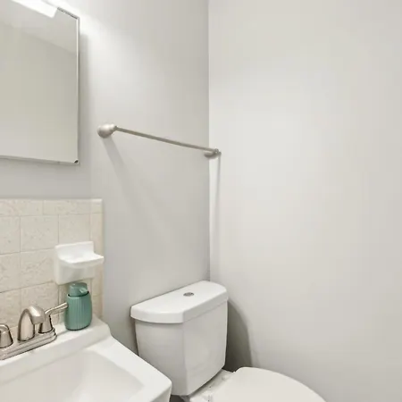 Brentwood U5 I Cozy & Comfy I 2bd I Free Parking Apartment