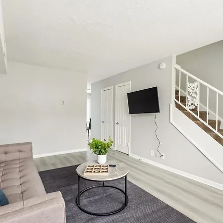Brentwood U5 I Cozy & Comfy I 2bd I Free Parking Apartment *