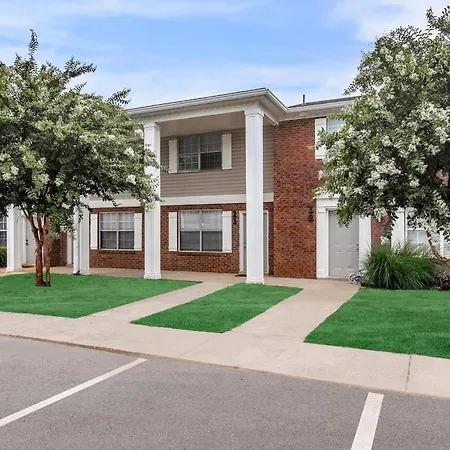 Brentwood U8 I Cozy & Comfy I 2bd I Free Parking