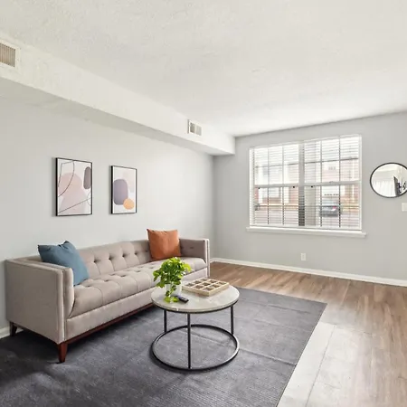 Brentwood U2 I Cozy & Comfy I 2bd I Free Parking